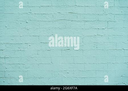 Mur de briques peint, couleur vert clair menthe, fond urbain. Texture horizontale, toile de fond abstraite Banque D'Images
