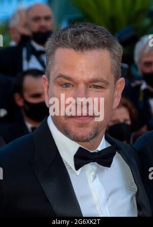 Lilou Siauvaud (l-r), Camille Cottin, Matt Damon, directeur Tom McCarthy et Abigail Breslin assistent à la première de 'Stillwater' lors du 74e Festival annuel du film de Cannes au Palais des Festivals à Cannes, le 08 juillet 2021. Banque D'Images