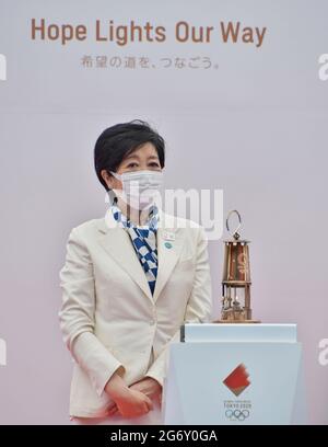 Tokyo, Japon. 09e juillet 2021. Le gouverneur de Tokyo Yuriko Koike assiste à la cérémonie au terrain de sport général du parc olympique de Komazawa, à Tokyo, au Japon, le vendredi 9 juillet 2021. Le relais de la torche des Jeux Olympiques de Tokyo en 2020 a été annulé sur la voie publique, à l'exception des îles de Tokyo, afin d'empêcher la propagation du coronavirus. Photo par Keizo Mori/UPI crédit: UPI/Alay Live News Banque D'Images