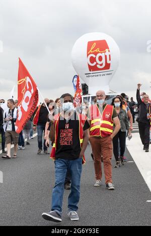 Manifestation des employés d'ADP (aéroports de Paris) à Roissy contre le PACTE (Plan d'adaptation des contrats de travail), parfois une réduction de deux mois de salaire par an. Paris, France, le 9 juillet 2021. Photo de Pierrick Villette/avenir Pictures/ABACAPRESS.COM Banque D'Images