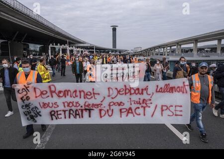 Manifestation des employés d'ADP (aéroports de Paris) à Roissy contre le PACTE (Plan d'adaptation des contrats de travail), parfois une réduction de deux mois de salaire par an. Paris, France, le 9 juillet 2021. Photo de Pierrick Villette/avenir Pictures/ABACAPRESS.COM Banque D'Images