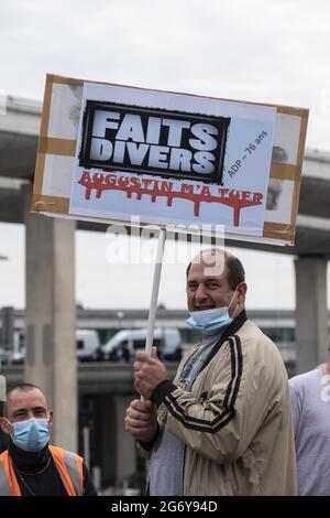 Manifestation des employés d'ADP (aéroports de Paris) à Roissy contre le PACTE (Plan d'adaptation des contrats de travail), parfois une réduction de deux mois de salaire par an. Paris, France, le 9 juillet 2021. Photo de Pierrick Villette/avenir Pictures/ABACAPRESS.COM Banque D'Images