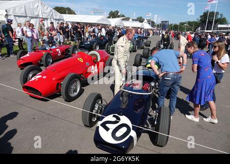 Goodwood House, Chichester, West Sussex, Royaume-Uni 9 juillet 2021- scènes de l'emblématique Goodwood Festival of Speed - qui cette année a été un test 'Covid-19' pour permettre aux foules de rentrer en masse dans les événements sportifs Banque D'Images