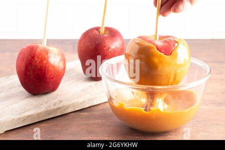 Faire des pommes au caramel un dessert d'automne parfait Banque D'Images