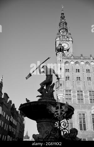 Fontaine de Neptune à l'extérieur de l'hôtel de ville, Gdańsk, Pologne Banque D'Images