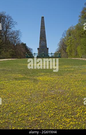 obélisque, parc, Château de Rheinsberg, Brandebourg, Allemagne Banque D'Images