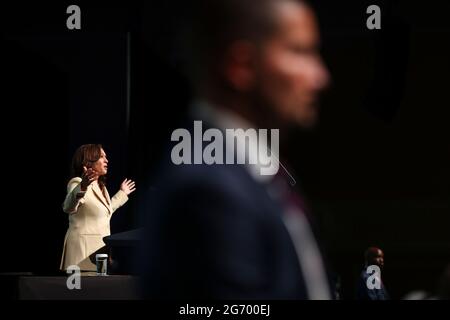 Oxon Hill, États-Unis. 09e juillet 2021. Le vice-président Kamala Harris prononce un discours à l'Association nationale des comtés du port national le 9 juillet 2021 à Oxon Hill, MD. (Photo d'Oliver Contreras/SIPA USA) Credit: SIPA USA/Alay Live News Banque D'Images