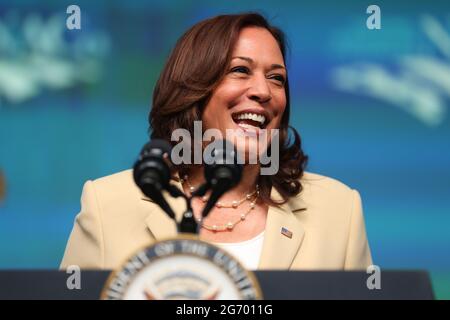 Oxon Hill, États-Unis. 09e juillet 2021. Le vice-président Kamala Harris prononce un discours à l'Association nationale des comtés du port national le 9 juillet 2021 à Oxon Hill, MD. (Photo d'Oliver Contreras/SIPA USA) Credit: SIPA USA/Alay Live News Banque D'Images