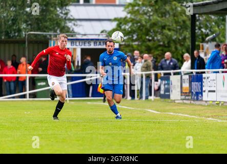 Warrington Rylands 1906 FC a accueilli le FC United de Manchester lors de leur premier match de football pré-saison de la saison 2021-2022 Banque D'Images