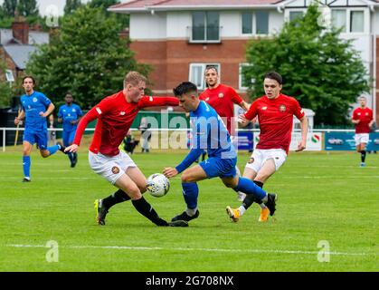 Warrington Rylands 1906 FC a accueilli le FC United de Manchester lors de leur premier match de football pré-saison de la saison 2021-2022 Banque D'Images