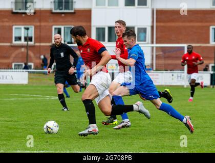 Warrington Rylands 1906 FC a accueilli le FC United de Manchester lors de leur premier match de football pré-saison de la saison 2021-2022 Banque D'Images