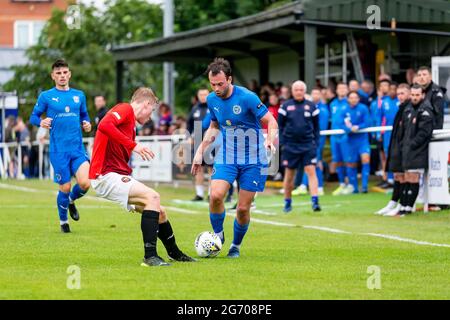 Warrington Rylands 1906 FC a accueilli le FC United de Manchester lors de leur premier match de football pré-saison de la saison 2021-2022 Banque D'Images