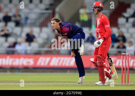 Manchester, Royaume-Uni. 09e juillet 2021. Freddie Herderich Bowling pour Northampton Steelbacks à Manchester, Royaume-Uni, le 7/9/2021. (Photo de Conor Molloy/News Images/Sipa USA) crédit: SIPA USA/Alay Live News Banque D'Images