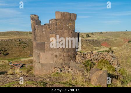 Ruines de tours funéraires à Sillustani, Pérou Banque D'Images