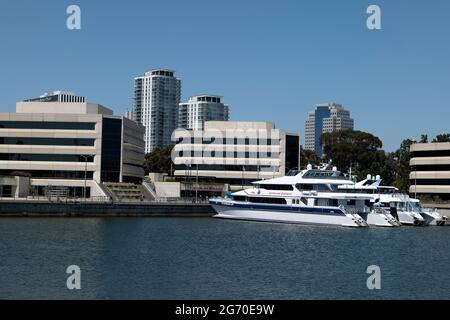 Long Beach, CA USA - 8 2020 juillet : le Catalina Express à Catalina Island est amarré au port de long Beach Banque D'Images