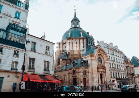 PARIS, FRANCE - 06 février 2020 : un magnifique paysage de l'architecture historique de Paris Banque D'Images