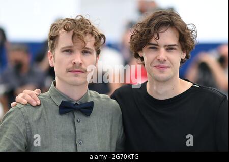 Cannes, France. 09e juillet 2021. Anton Von Lucke, Thomas Prenn participant au Grand Photocall de la liberté dans le cadre du 74e Festival international du film de Cannes, France, le 09 juillet 2021. Photo d'Aurore Marechal/ABACAPRESS.COM crédit: Abaca Press/Alay Live News Banque D'Images