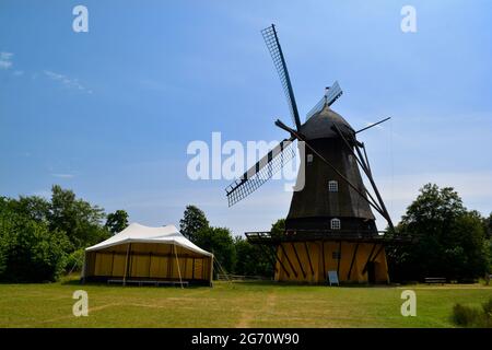 Lyngby, Danemark - juillet 2021 : Moulin de Fuglevad dans le Vieux-Danemark, Musée en plein air (Frilandsmuseet) Banque D'Images