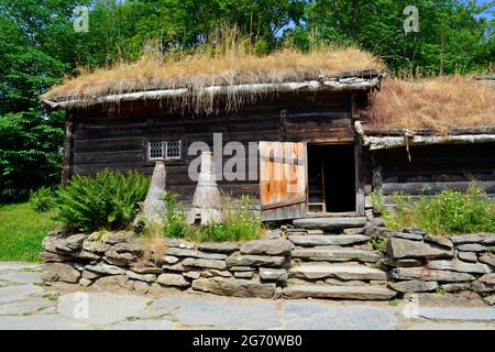 Lyngby, Danemark - juillet 2021 : ancienne ferme de Halland, Suède, exposée dans le vieux Danemark, Musée en plein air (Frilandsmuseet) Banque D'Images