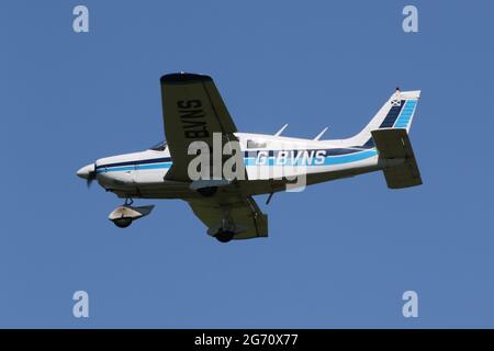 G-BVNS, un Piper PA-28-181 Cherokee Archer II exploité par Scottish Airways dépliants, à l'Aéroport International de Prestwick en Ayrshire. Banque D'Images