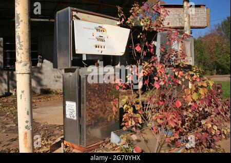 Ancienne station-service abandonnée dans l'est du Texas Banque D'Images