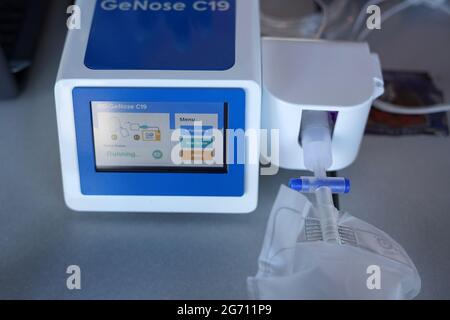 Salatiga, Indonésie - 22 avril 2021 : outils GeNose C19 pour le dépistage du coronavirus à la gare routière de Tingkir. Banque D'Images