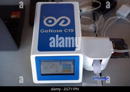 Salatiga, Indonésie - 22 avril 2021 : outils GeNose C19 pour le dépistage du coronavirus à la gare routière de Tingkir. Banque D'Images