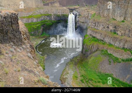 Vue sur les chutes d'eau du parc national de Palouse Falls à Washington, États-Unis Banque D'Images