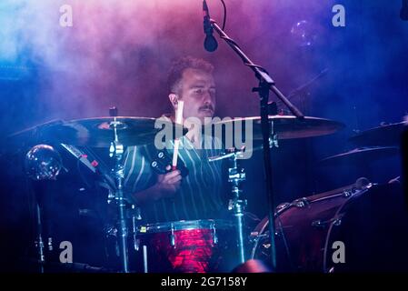 Italie. 09e juillet 2021. Alessio Mingoli durante Fast Animal and Slow Kids - Dammi piu tempo (il Tour Acustico), Concerto in Bellaria Igea Marina (RN), Italia, 09 luglio 2021 crédit: Independent photo Agency Srl/Alay Live News Banque D'Images