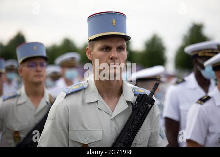 Versailles, France. 09e juillet 2021. Les troupes participent à une répétition de la Bastille Day Parade du 14 juillet des troupes à pied dans la base militaire Satoire de Versailles, près de Paris, le 9 juillet 2021. Photo de Raphael Lafargue/ABACAPRESS.COM crédit: Abaca Press/Alay Live News Banque D'Images