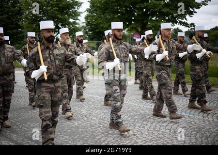 Versailles, France. 09e juillet 2021. Les troupes participent à une répétition de la Bastille Day Parade du 14 juillet des troupes à pied dans la base militaire Satoire de Versailles, près de Paris, le 9 juillet 2021. Photo de Raphael Lafargue/ABACAPRESS.COM crédit: Abaca Press/Alay Live News Banque D'Images