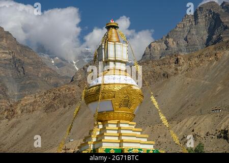 Tabo, Inde - juin 2021: Grande stupa du monastère de Tabo dans le village de Tabo le 1er juillet 2021 dans la vallée de Spiti, Himachal Pradesh, Inde. Banque D'Images