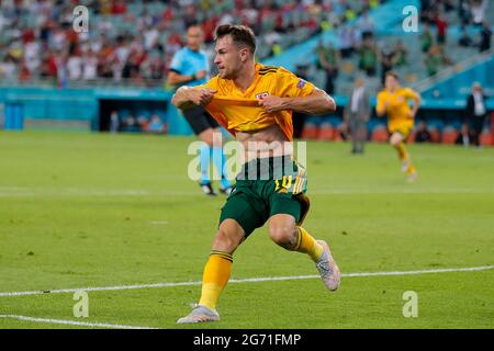 Photo du dossier datée du 16-06-2021, Aaron Ramsey, du pays de Galles, célèbre le premier but du match du groupe A de l'UEFA Euro 2020 au stade olympique de Bakou en Azerbaïdjan. Date de publication : samedi 10 juillet 2021. Banque D'Images