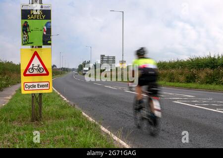 Pass Safety Sign cycle Event, police Community Road Safety Partnership   signalisation routière à Southport, Royaume-Uni Banque D'Images