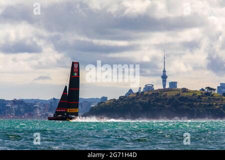 Luna Rossa Prada Pirelli dans la demi-finale de la coupe Prada, le 23 janvier 2021. Banque D'Images