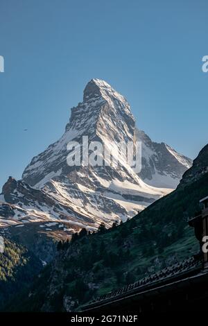 Le Mont Cervin, magnifique et puissant, vue de Zermatt - la célèbre et emblématique montagne suisse dans les Alpes, Zermatt, Valais, Suisse Banque D'Images