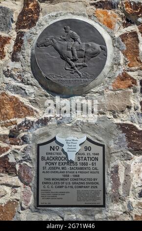 Plaque commémorative au monument de Black Rock Station, Pony Express Trail, Back Country Byway, Great Basin, Utah, ÉTATS-UNIS Banque D'Images