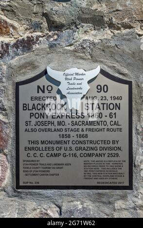 Plaque commémorative au monument de Black Rock Station, Pony Express Trail, Back Country Byway, Great Basin, Utah, ÉTATS-UNIS Banque D'Images