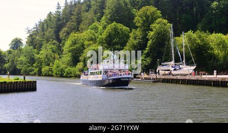 Les bateaux à aubes de Dartmouth « Château de Cardiff » arrivent à Totnes sur la rivière Dart. Les passagers portent un masque facial pendant la pandémie du coronavirus. Banque D'Images