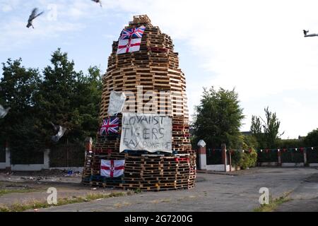 Tigers Bay, Bonfire, Duncairn Garden, Belfast, Irlande du Nord. Date de la photo : 10 juillet 2021 Banque D'Images