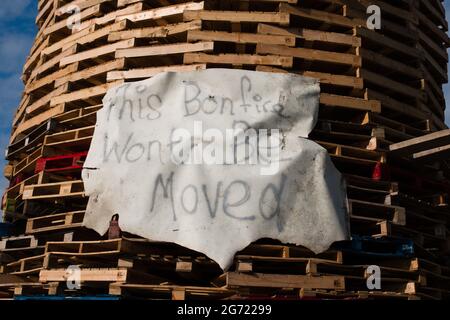 Tigers Bay, Bonfire, Duncairn Garden, Belfast, Irlande du Nord. Date de la photo : 10 juillet 2021 Banque D'Images