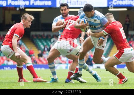 Cardiff, Royaume-Uni. 10 juillet : Jeronimo de la Fuente (Argentine) contrôle le ballon lors du match international d'été 2021 entre le pays de Galles et l'Argentine au stade de la Principauté. Banque D'Images