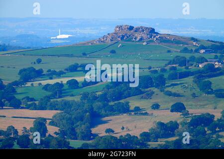 Vue sur le rocher d'Almscliffe Crag depuis Otley Chevin Banque D'Images