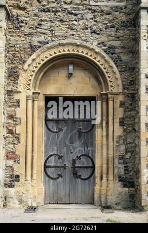 Porte de l'église St Mary à Minster près de Ramsgate, Kent, Angleterre, Royaume-Uni Banque D'Images