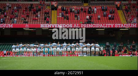 Cardiff, Royaume-Uni. 10 juillet : l'équipe Argentine regarde pendant le match international d'été 2021 entre le pays de Galles et l'Argentine au stade de la Principauté. Banque D'Images
