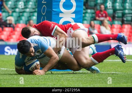 Cardiff, Royaume-Uni. 10 juillet : Jeronimo de la Fuente (Argentine) contrôle le ballon lors du match international d'été 2021 entre le pays de Galles et l'Argentine au stade de la Principauté. Banque D'Images