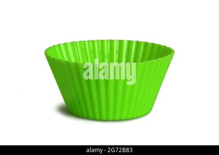 Moule à muffins en silicone isolé sur fond blanc. Doublure pour cupcake réutilisable Banque D'Images