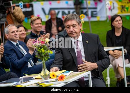 Le ministre flamand des Finances, du Budget et du logement Matthias Diependaele et le président du ministre flamand Jan Jambon ont photographié pendant les célébrations du Banque D'Images