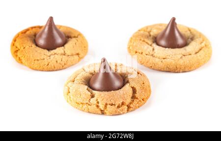 Biscuits de fleur de beurre d'arachide classiques isolés sur fond blanc Banque D'Images