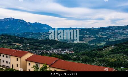 Vue de dessus du quartier sans stress de Laviano, Campanie, Italie Banque D'Images